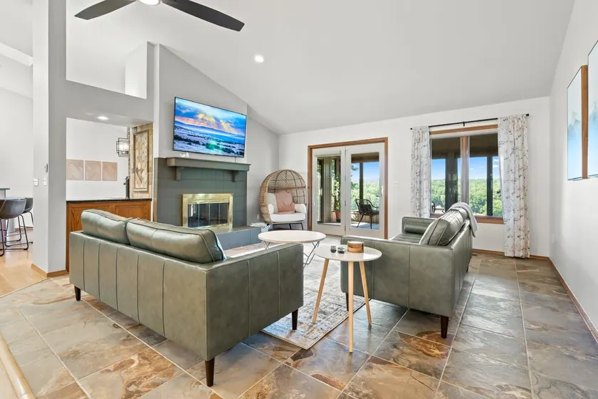 Lakefront Loch Lomond Bella Vista lake views - Image 1