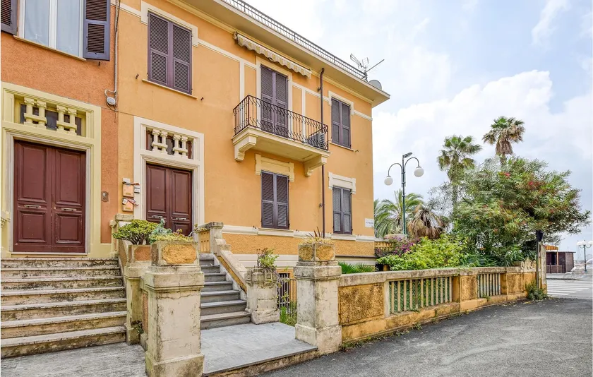2 Bedroom Lovely Apartment In Chiavari - Image 1