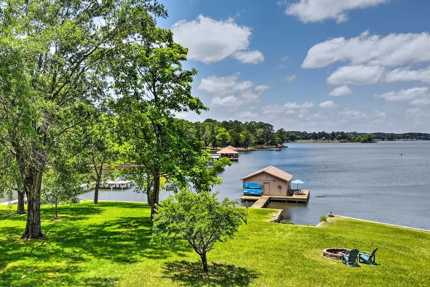 Roomy Texas Lake Retreat w/ Private Boat Ramp - Image 1