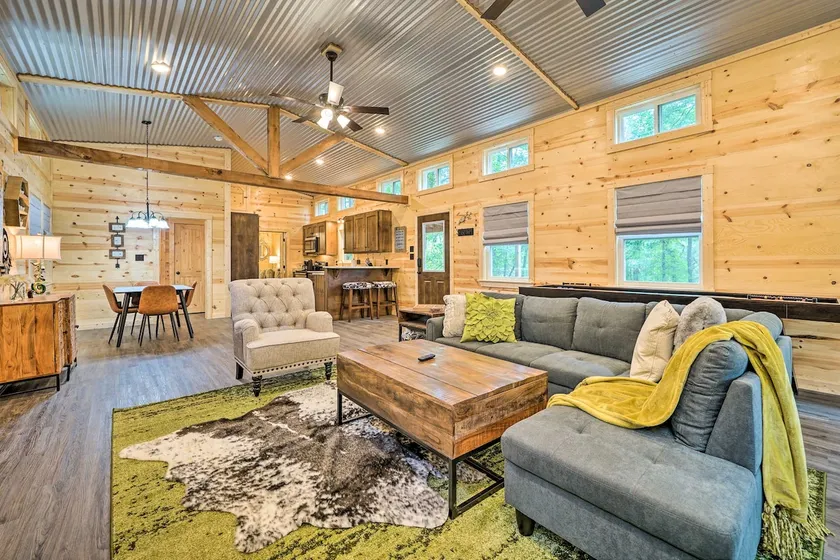 Hot Tub Relaxation! Dreamy Cabin Near Beavers Bend - Image 1