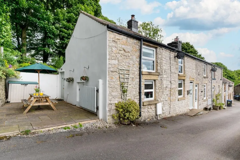 2 Bed in Buxton oc-dcwyn - Image 1