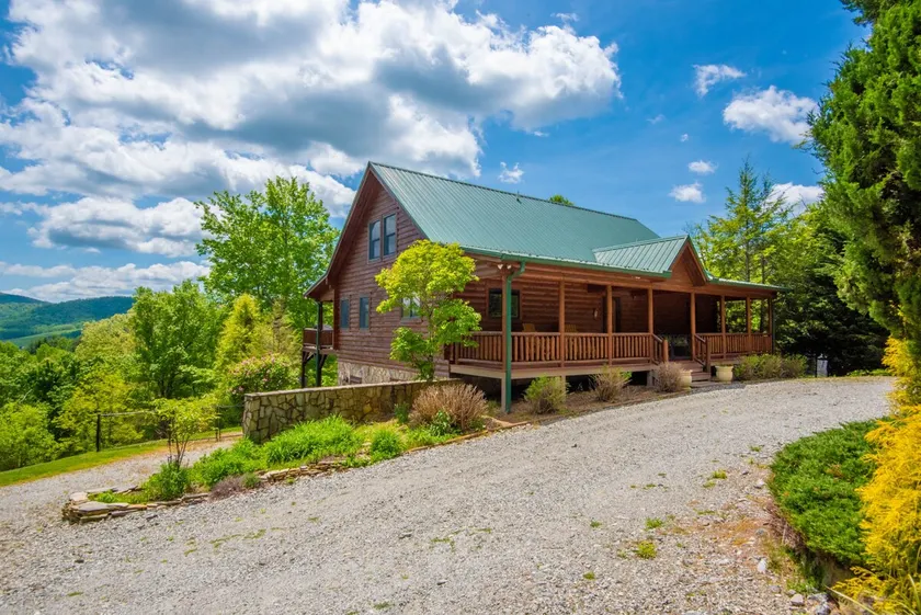 Views + Fenced Yard + Fire Pit + Near Outfitters - Image 1