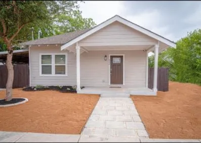 Captivating 4BR 2BA Home Near Awesome Downtown - Image 1