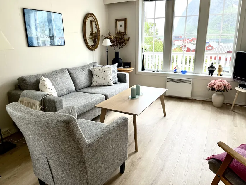 Cozy newly restored house with great views! - Image 1