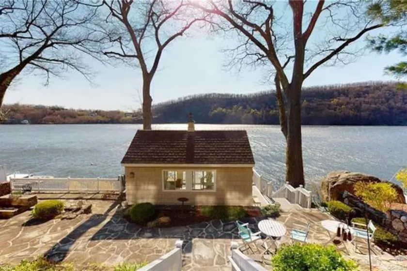 Lakefront 4BR/4BA house, <65 miles from NYC - Image 1