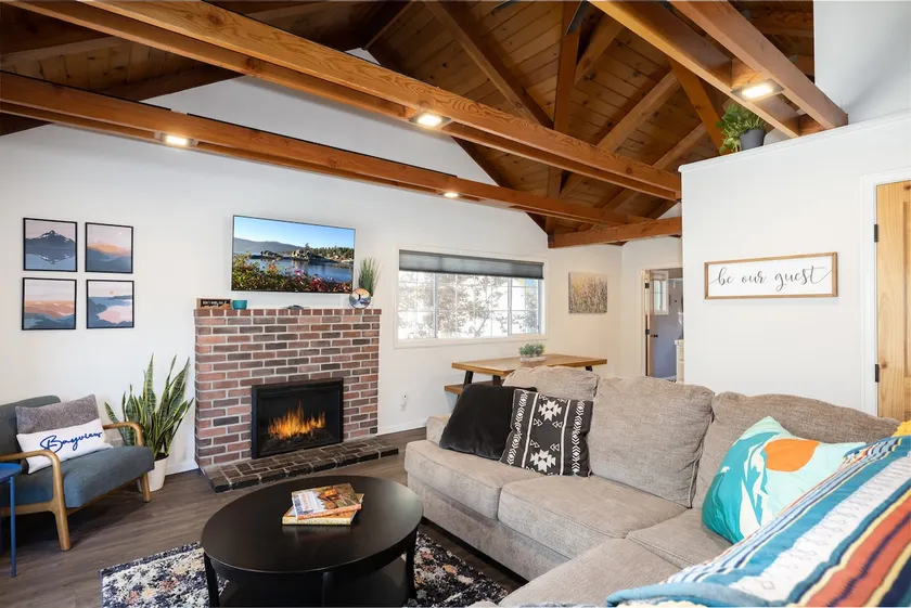 Bayview Bungalow - Cabin with Hot Tub One Block from Big Bear Lake! - Image 1