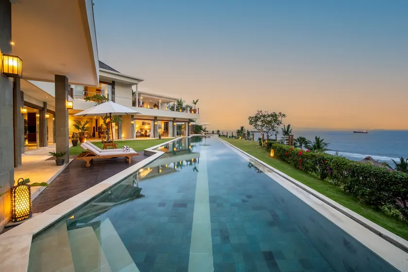 Oceanview 4br Villa,Infinity Pool in East Bali - Image 1