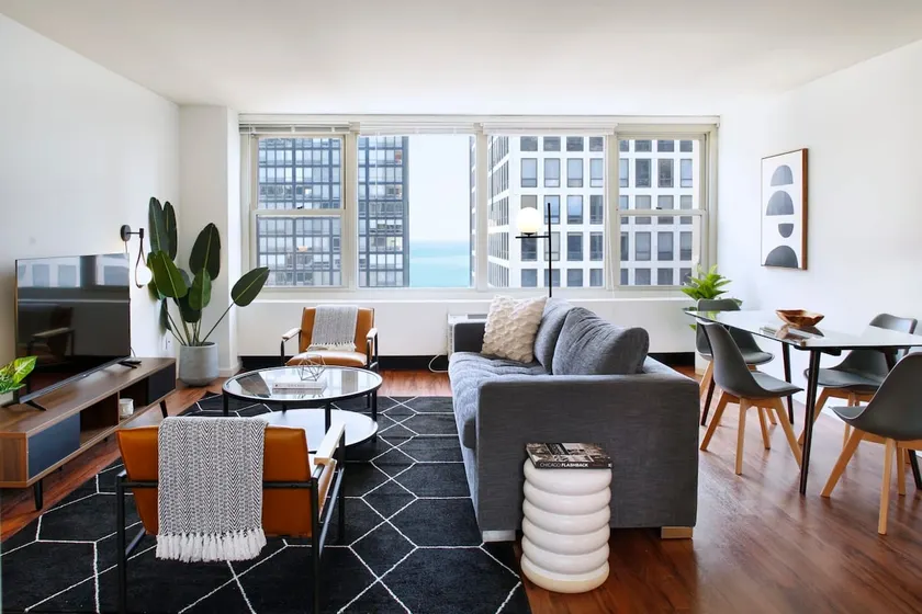 Penthouse Corner 3BR in Streeterville | Roof Deck - Image 1