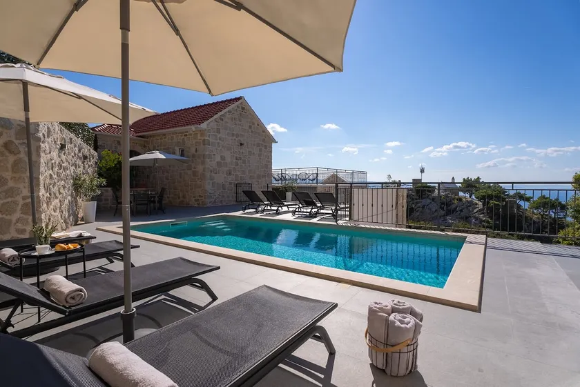 Villa KING with private pool with hydromassage, 4 bedrooms, 3km from sea and town Omiš - Image 1