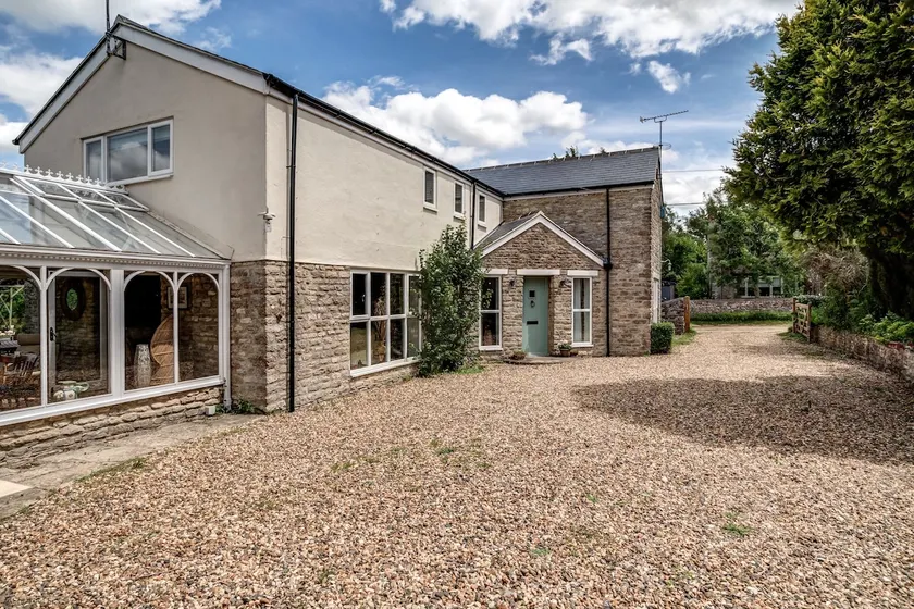 Meadow Cottage | Oxfordshire  Holiday Let | 4 Beds & Sleeps 8 - Image 1