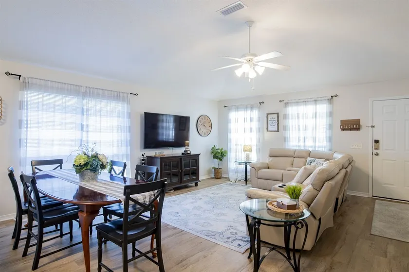 Families Welcome 4 Bedrooms* Near PCC & Beaches - Image 1
