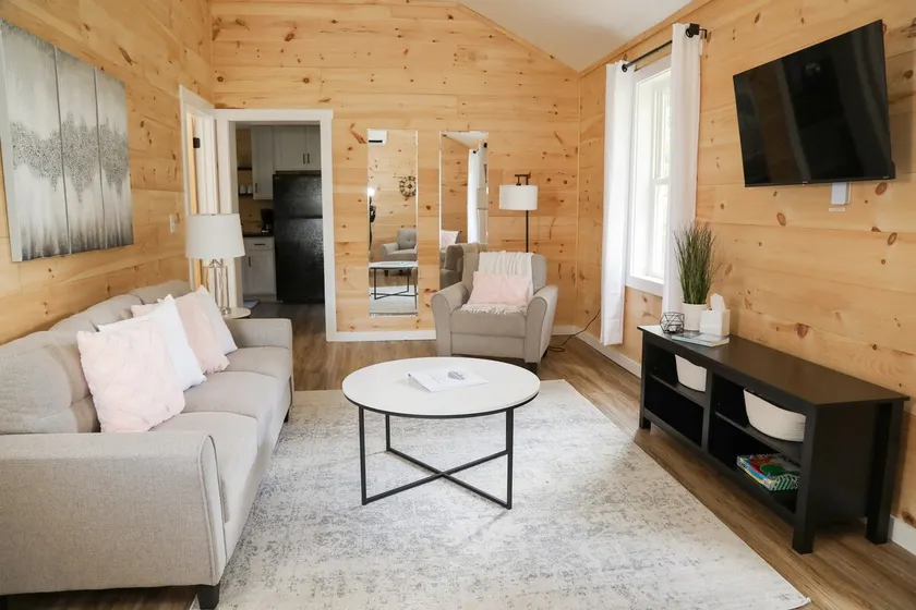 The Bridal Suite Cabin - Image 1