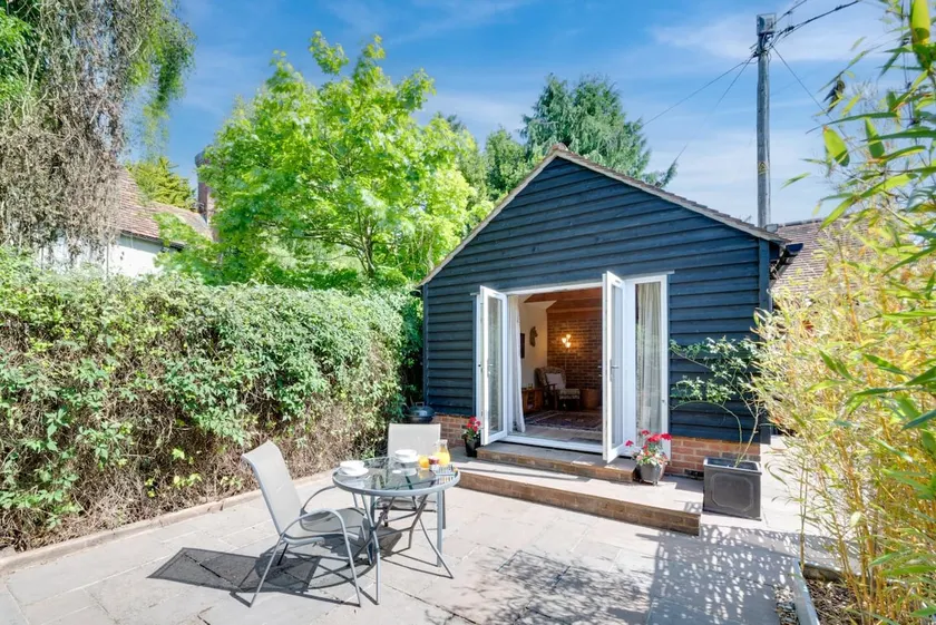1 Bed in Maidstone (oc-md445) - Image 1