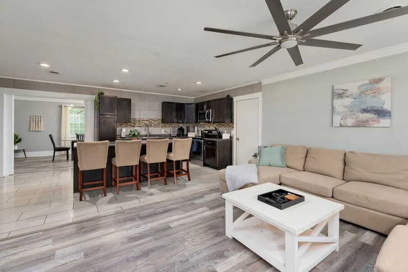 Spacious Kitchen, Living, & Sunroom w/King Bed - Image 1