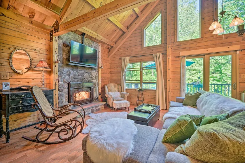 Game Room & Hot Tub: Pet-Friendly Mount Snow Gem - Image 1