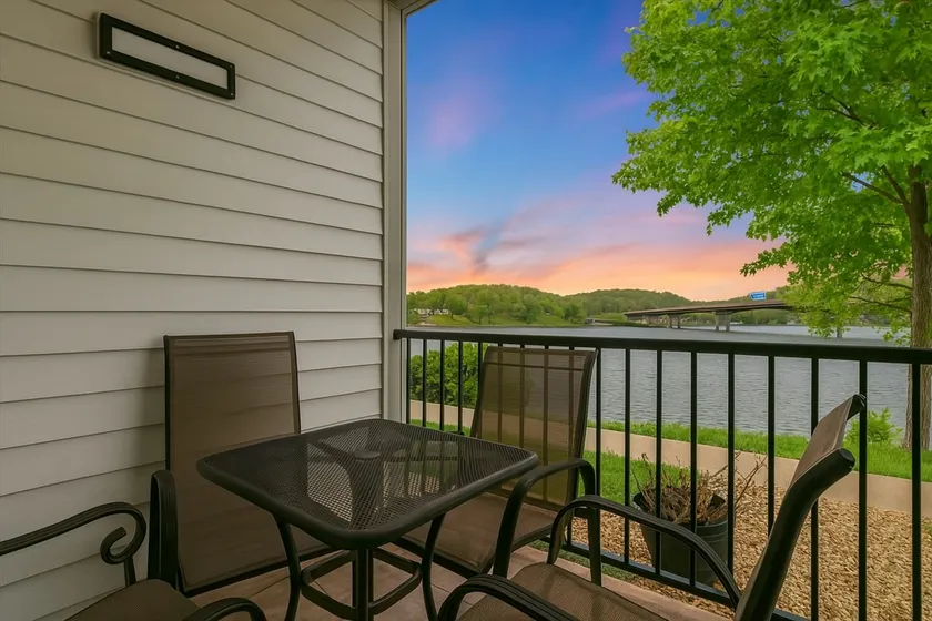 Steps to Water, Serene View, Updated Condo Family Fun w/ 3 Pools in Camdenton - Image 1