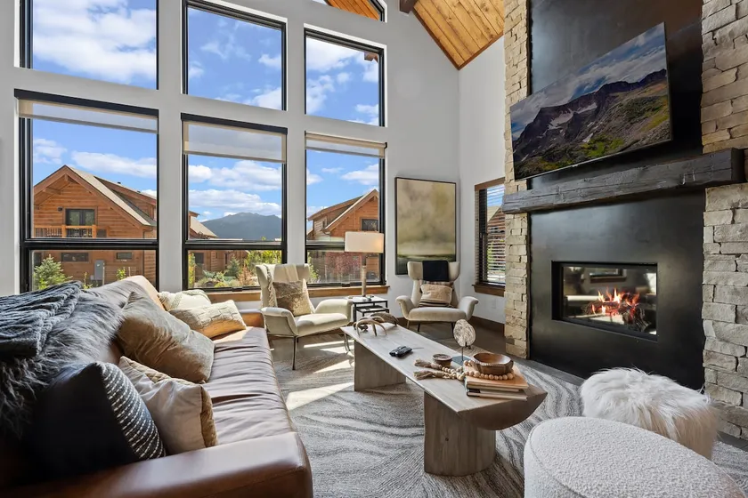 Fantastic Views! Private Jacuzzi and Indoor/Outdoor Fireplace ,Two Large Patios! - Image 1