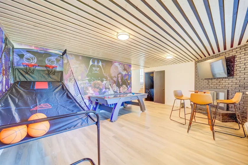 Mid-Century Modern with a ”Star Wars” Twist - Image 1