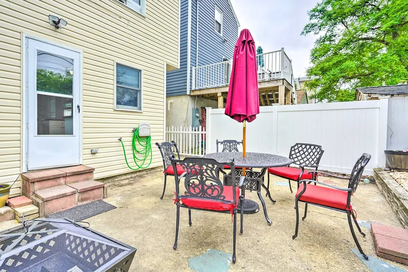Family-Friendly Keansburg Home: Walk to Beach! - Image 1
