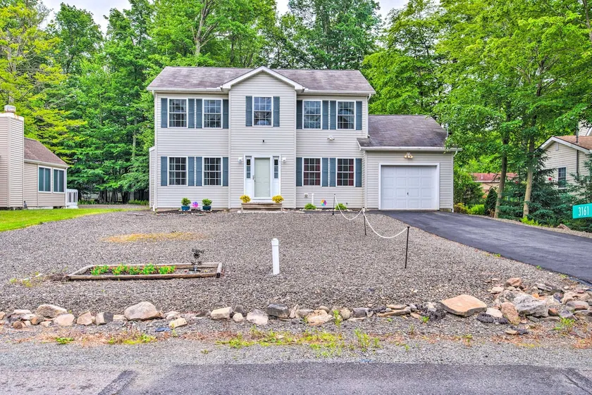 Jacuzzi & Resort Amenities: Tobyhanna Family Home! - Image 1