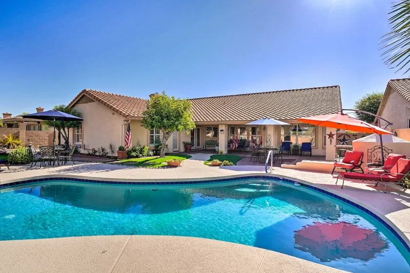 Pool, Putting Green, Fire Pit: Elegant Peoria Home - Image 1