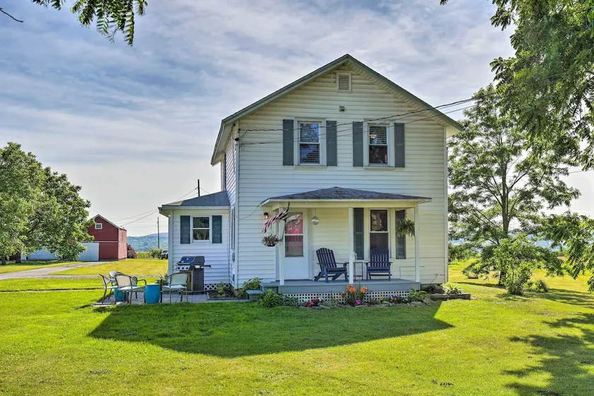 Finger Lakes Farm Retreat: Walk to Wineries! - Image 1