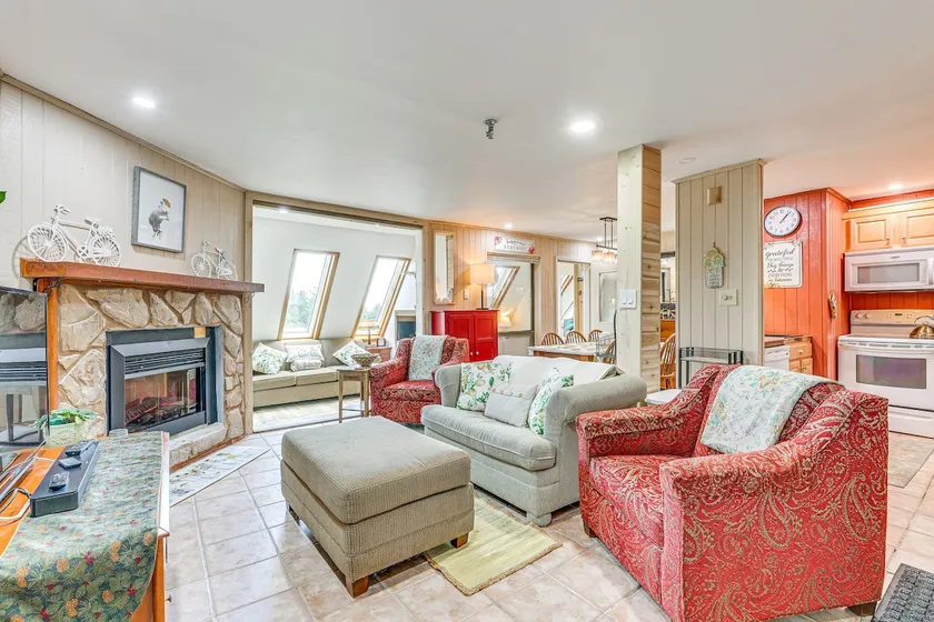 Walk to Slopes: Snowshoe Condo w/ Sunroom - Image 1