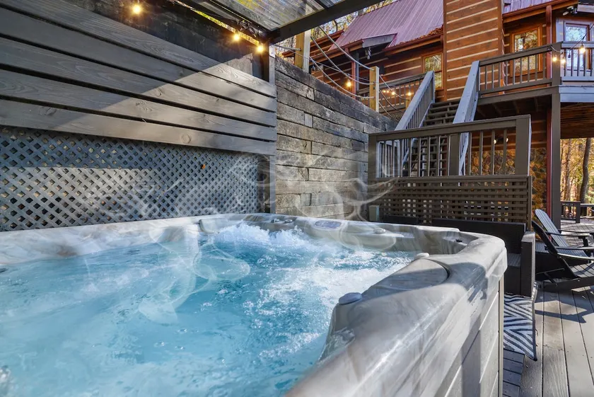 Pet Friendly! Hot Tub! King Beds! Arcade - Image 1