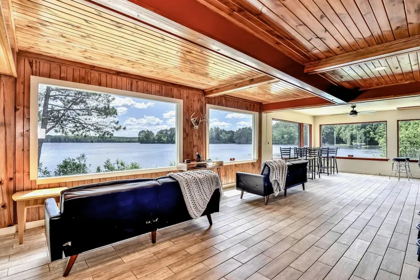 Lakefront Lodge: Arcade, Kayaks & Boat Launch - Image 1