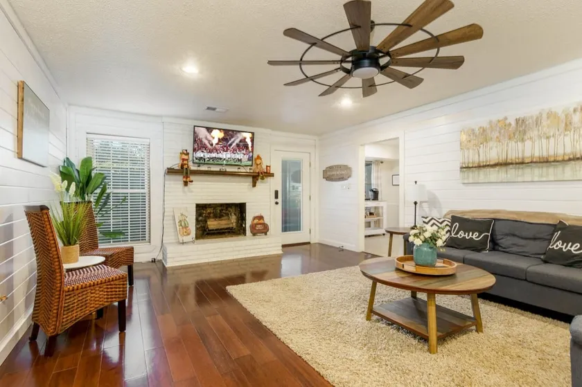 Bama Ranch | 4 Miles to Stadium | Sleeps 8 - Image 1