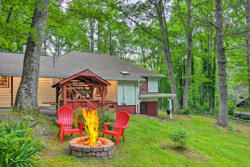 Fire Pit & Porch! Rustic Linville Falls Cottage - Image 1