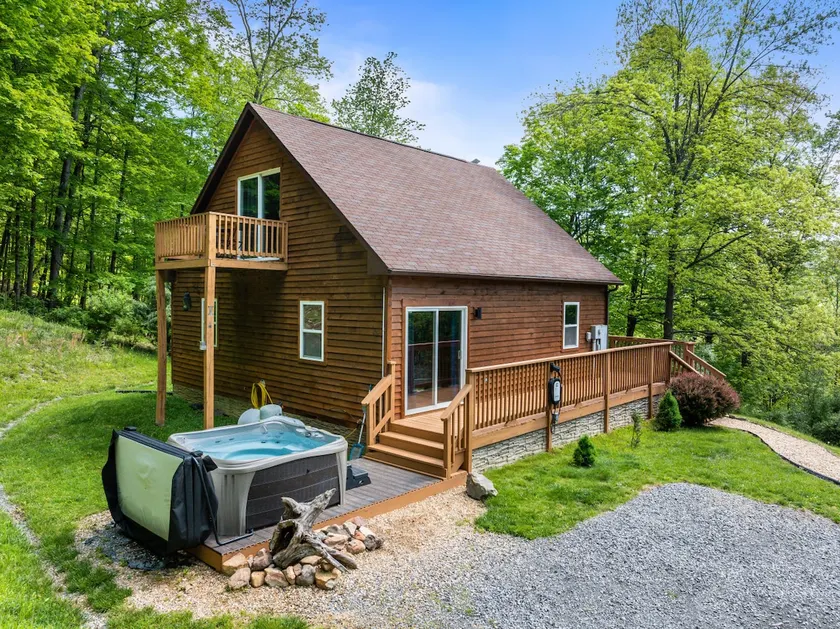 Secluded Cabin Getaway - 2 minutes to Warden Lake - Image 1