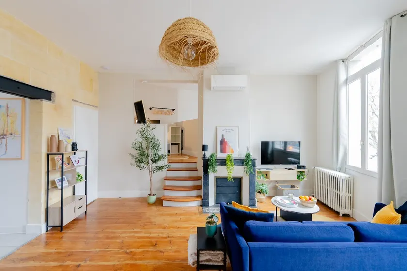 Harmony – Air-conditioned, balcony, walkable - Image 1