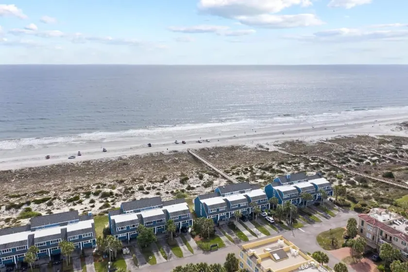 Beach Getaway in Amelia! Ocean Views & Room for 8 - Image 1