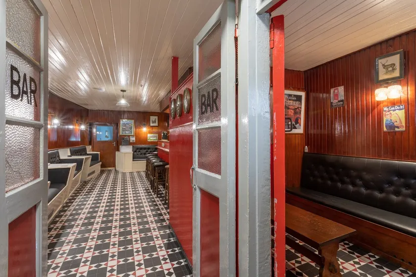 Killorglin Irish Pub with Hot Tub that sleeps 19 - Image 1