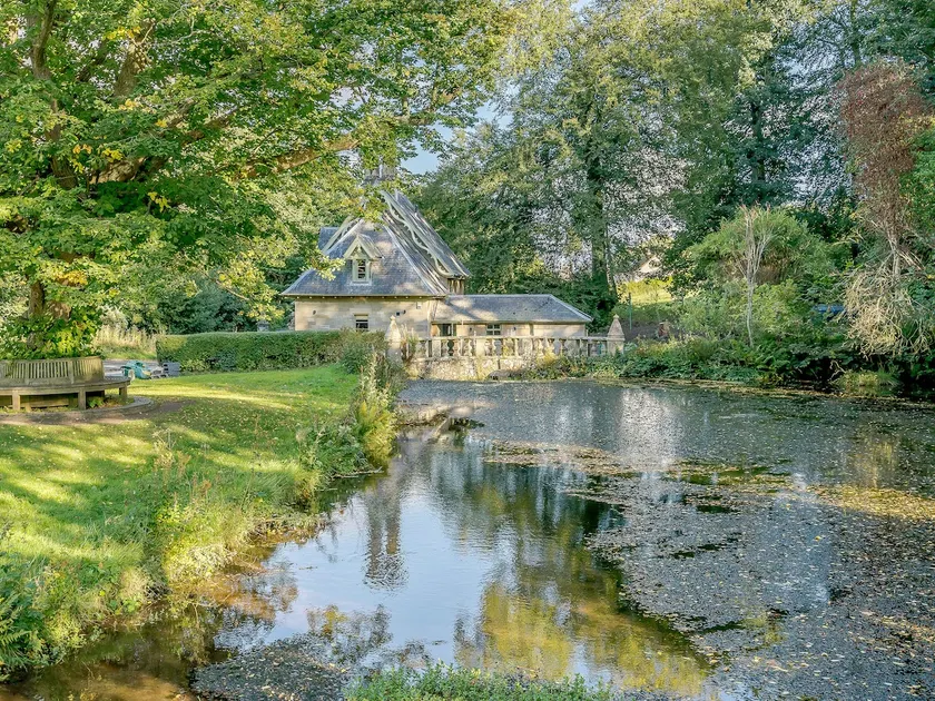 East Lodge - Image 1