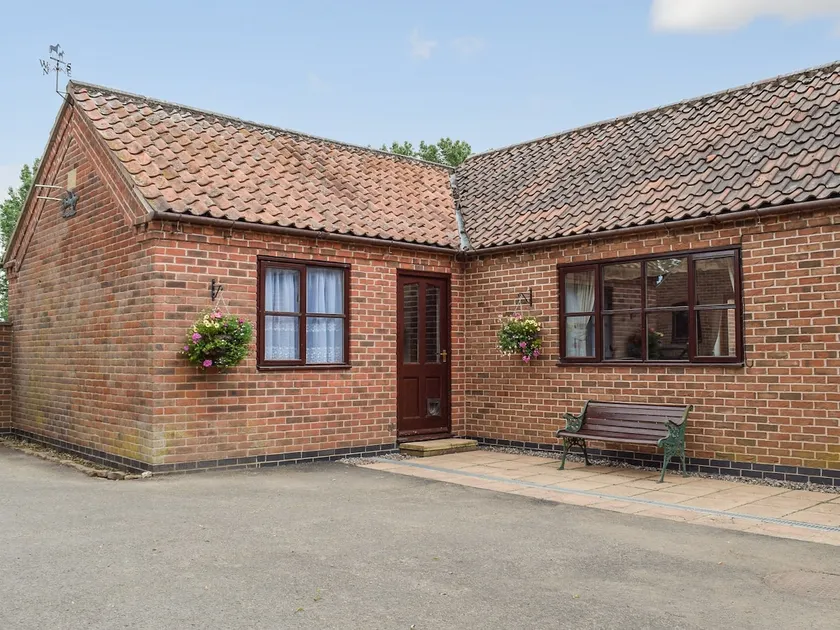 Glossoms Lodge - Image 1