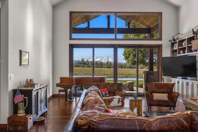 10-Acre Mountain Retreat | Home Theater, Sauna, Hot Tub & Gym - Image 1