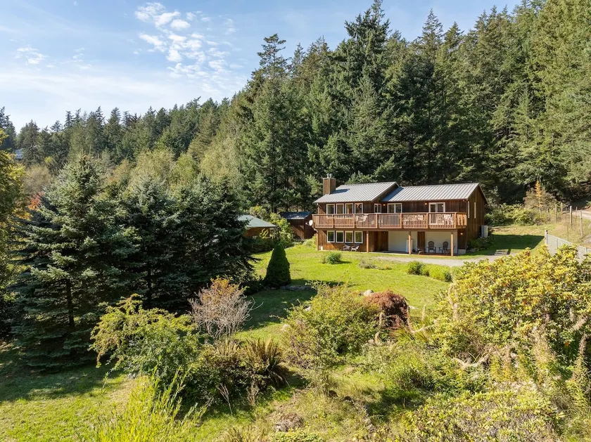 Family Fun, Private, Close to Trails, Beaches - Image 1