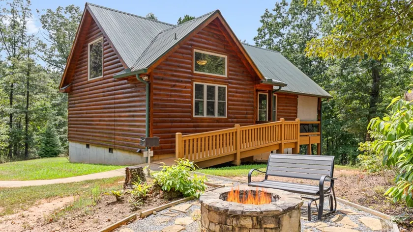 Couples Luxury Spa Cabin w Sauna, Jacuzzi Spa - Image 1