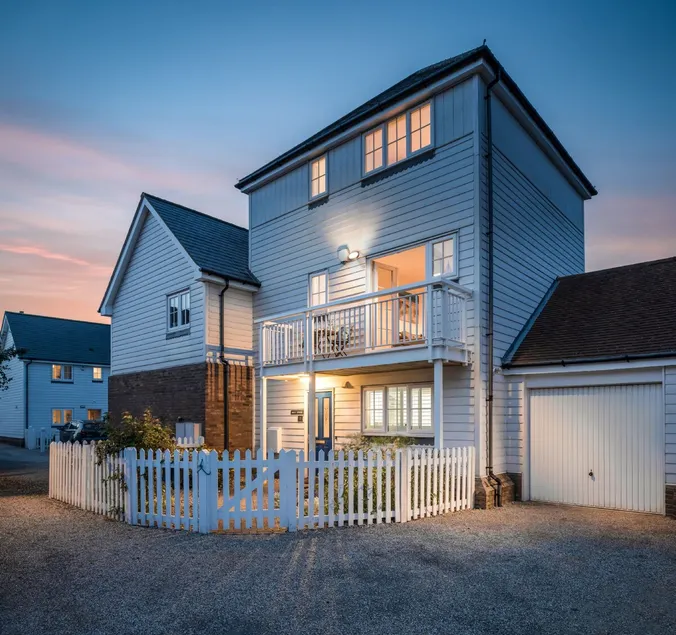The Hide | Walk to Camber Sands | Dogs welcome - Image 1