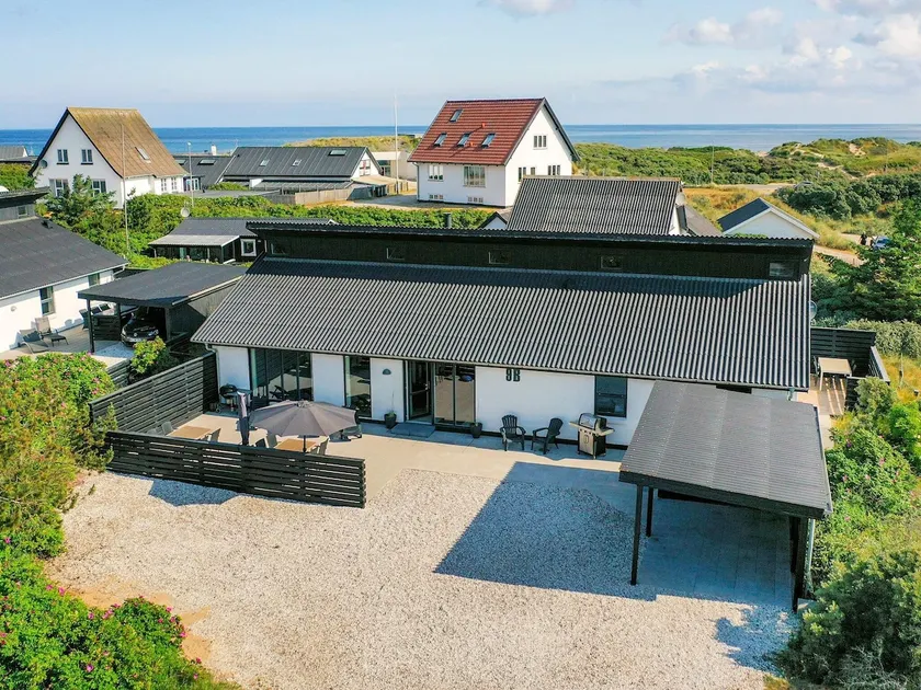 Renoveret feriested med pool - Image 1