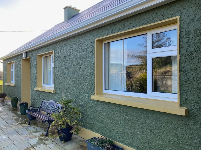 Sea View Hideaway - Image 1