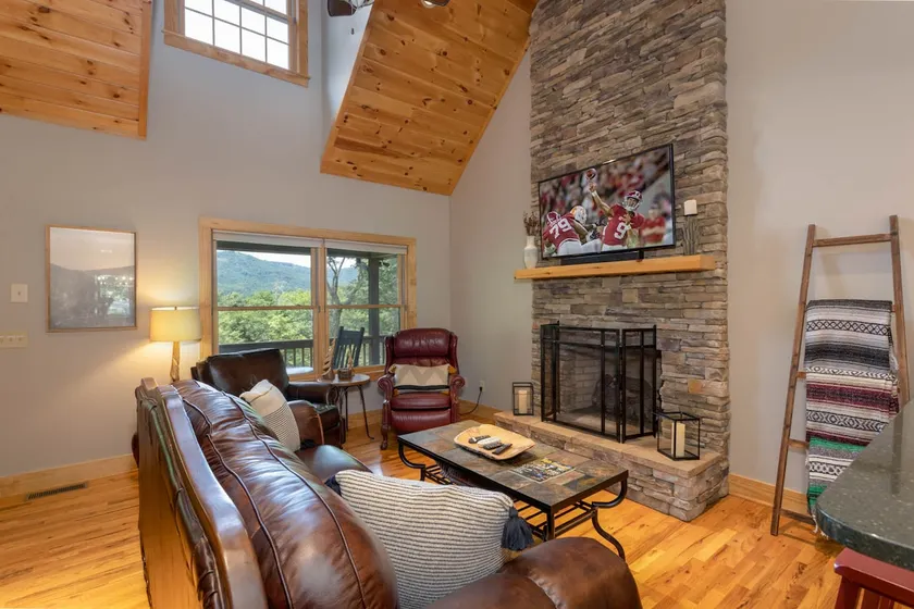 Charming Home near Downtown - Image 1