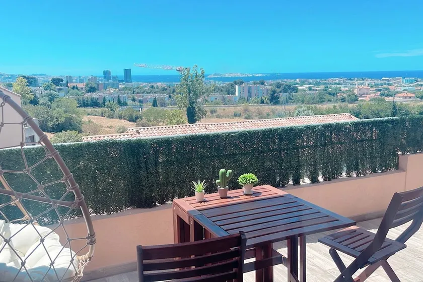 Large and beautiful apartment with panoramic sea views. - Image 1
