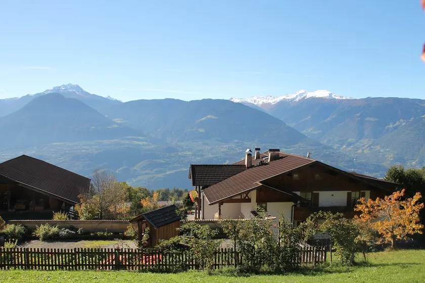 Espléndido apartamento con jardín y sauna | Vistas a la montaña - Image 1