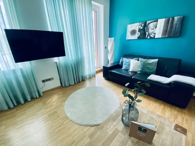 Rental-Large-Private Bathroom-Balcony-Blau - Image 1
