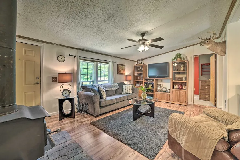 Cozy Hale Home Between Long & Loon Lakes! - Image 1