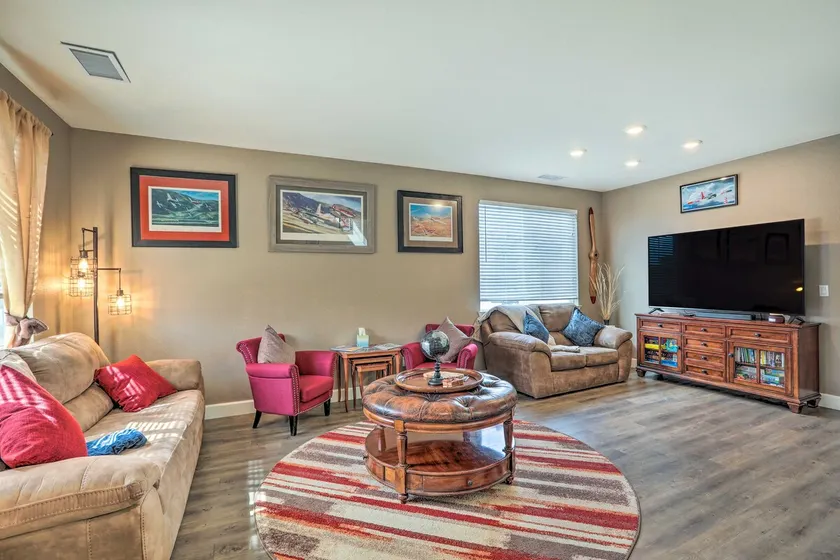 Air Racing Decor, Hot Tub: Sparks Home! - Image 1