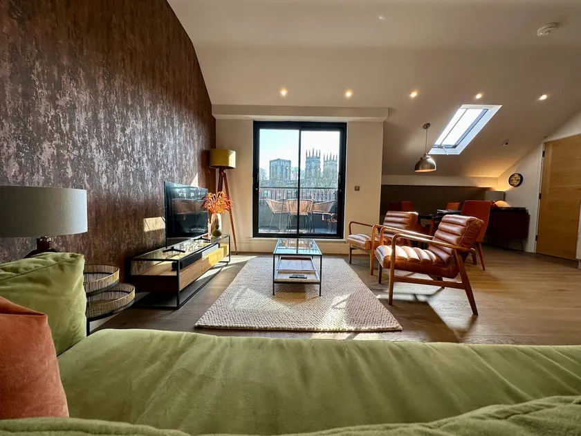 The Garret- Luxury Loft Apartment w/ South-Facing - Image 1